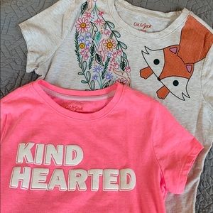 💕 2 Cat & Jack Girls Short Sleeved Shirts